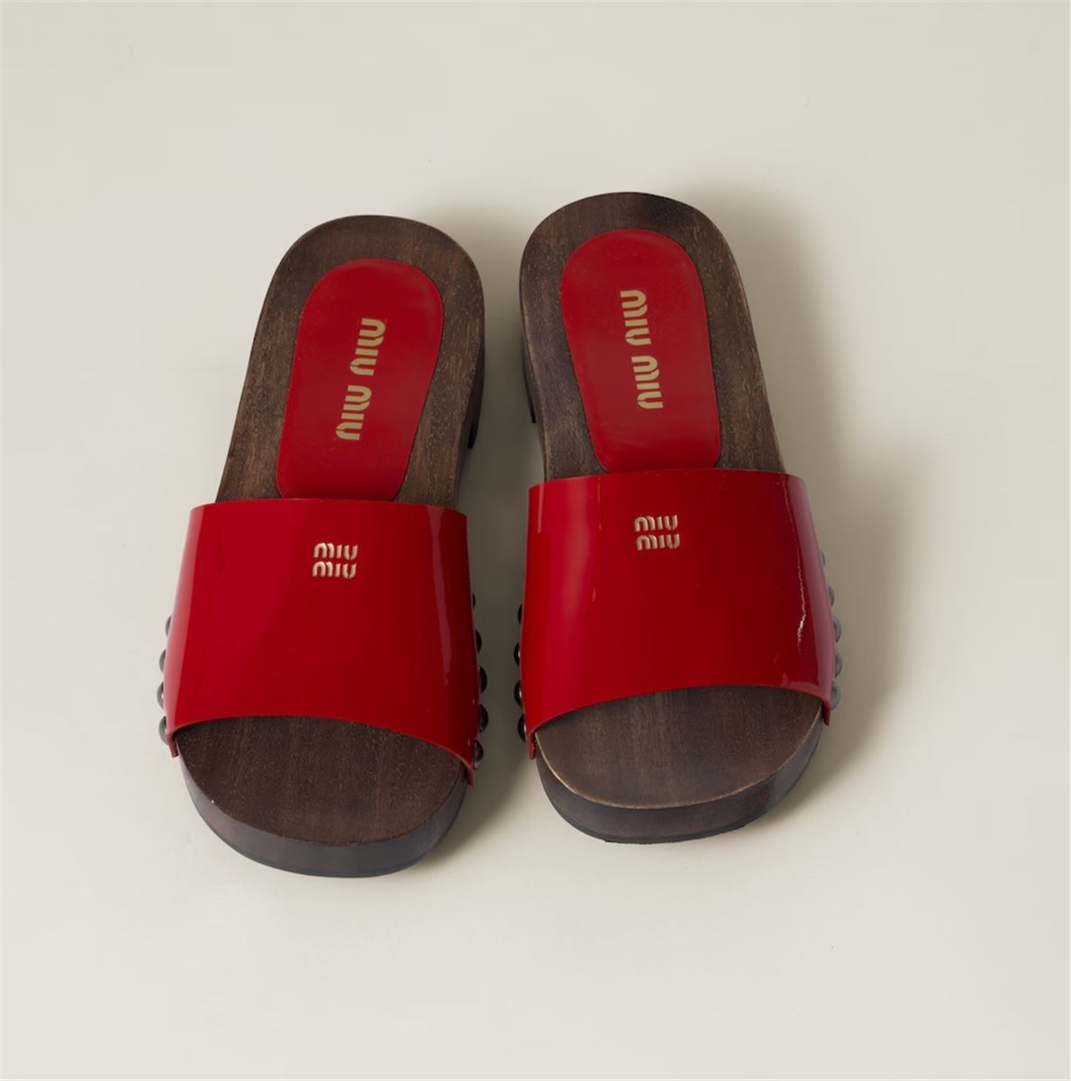 PATENT LEATHER CLOGS - MIU MIU - Verso