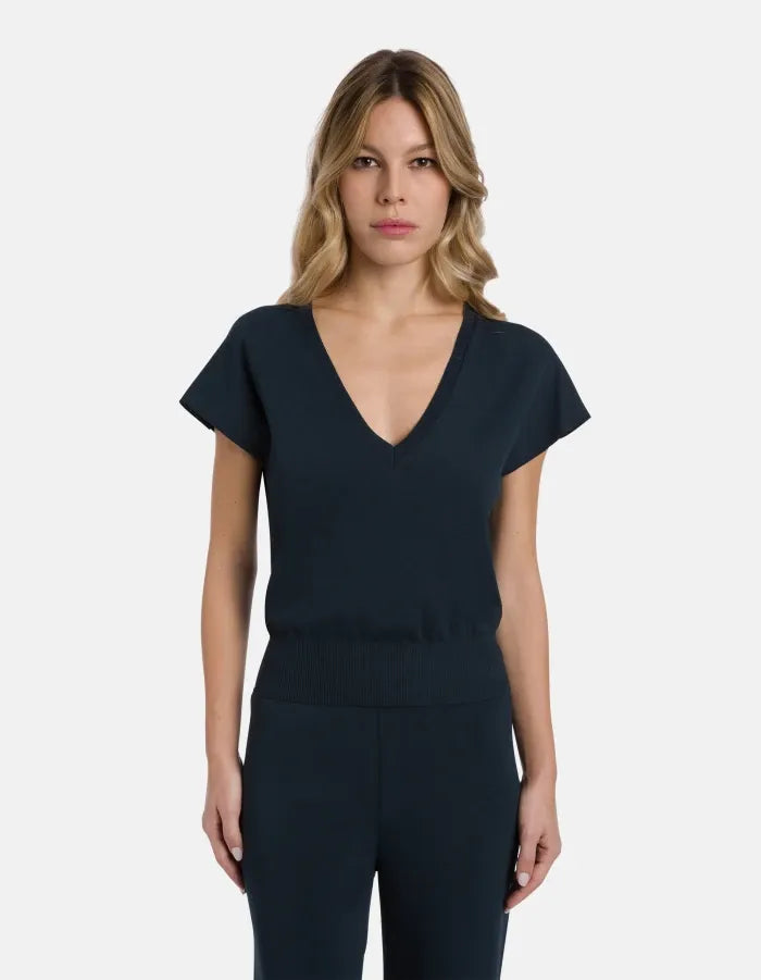 Regular-fit v-neck jumper in viscose-DONDUP-Verso