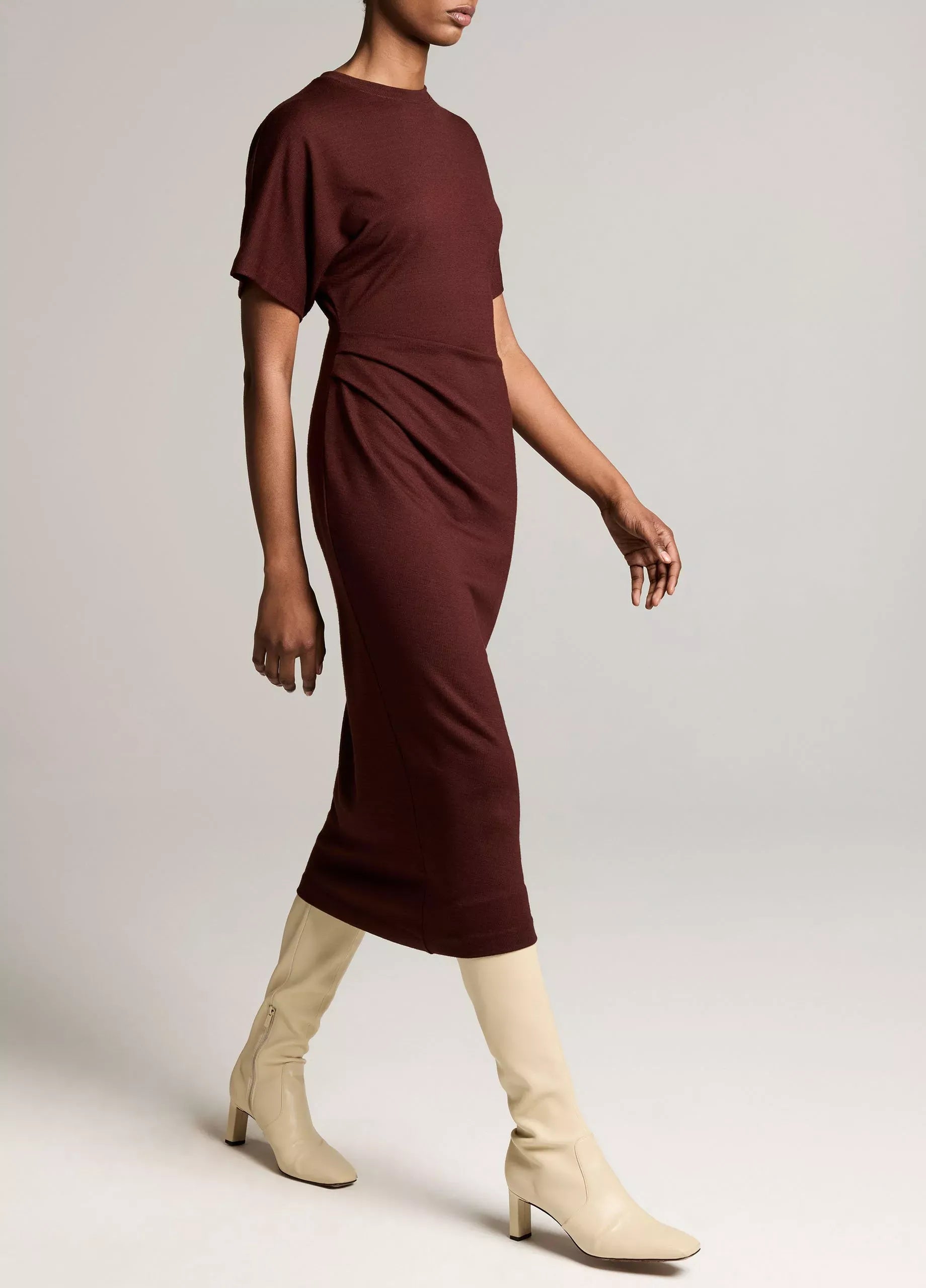 Ruched-side knit short-sleeve dress-VINCE-Verso