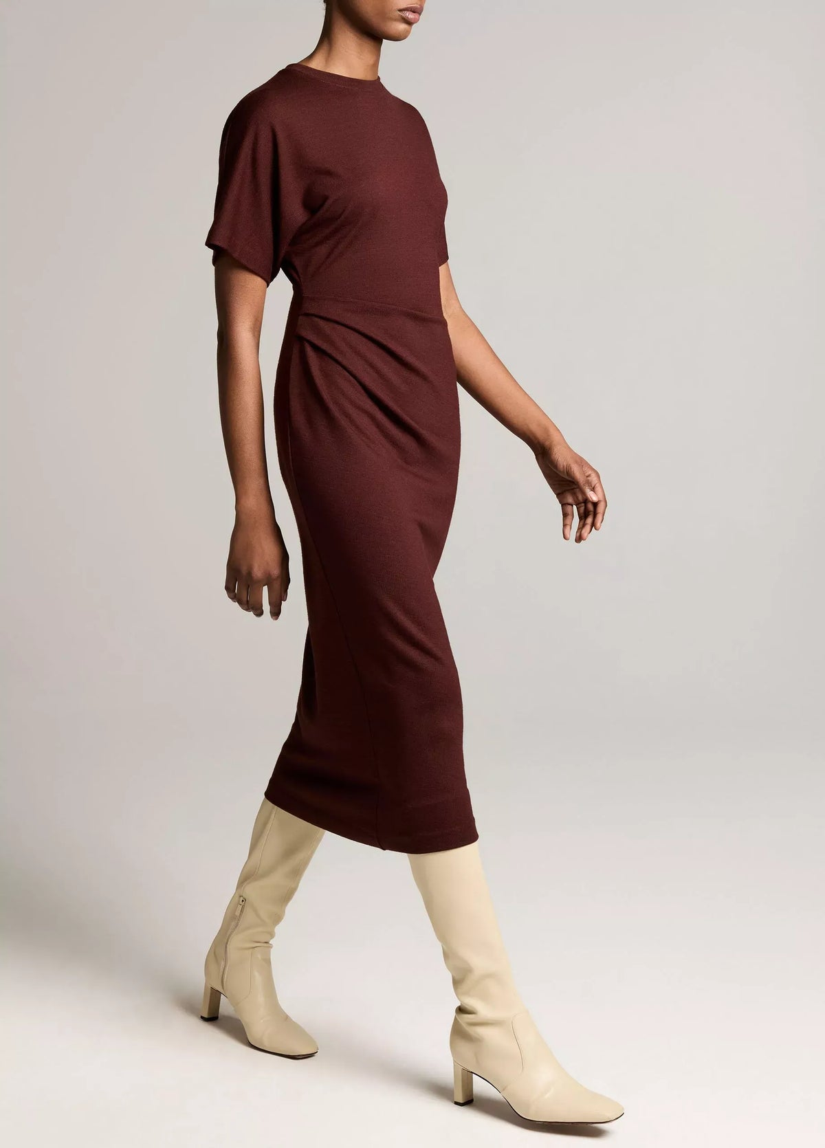 Ruched-side knit short-sleeve dress-VINCE-Verso