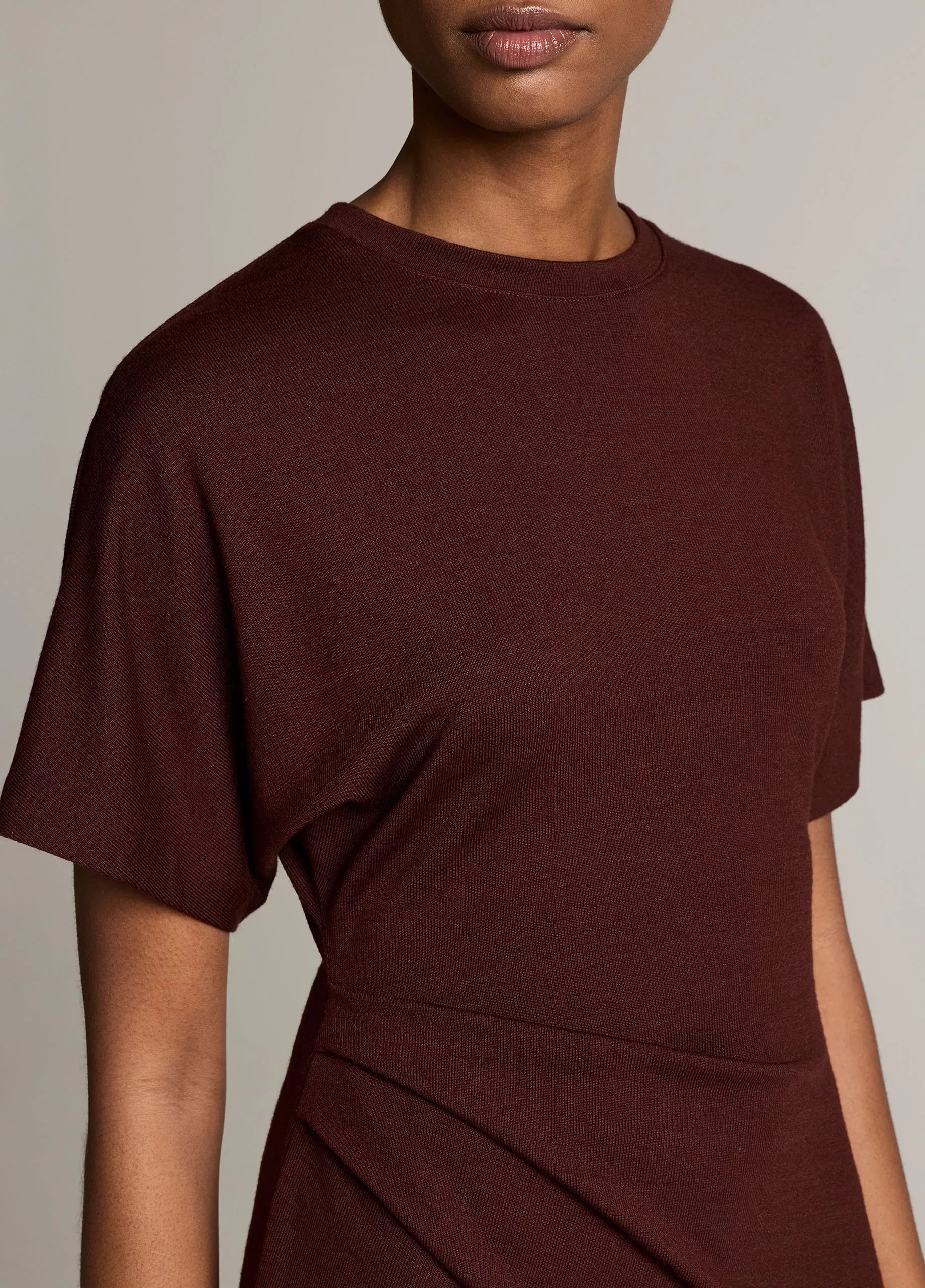 Ruched-side knit short-sleeve dress-VINCE-Verso
