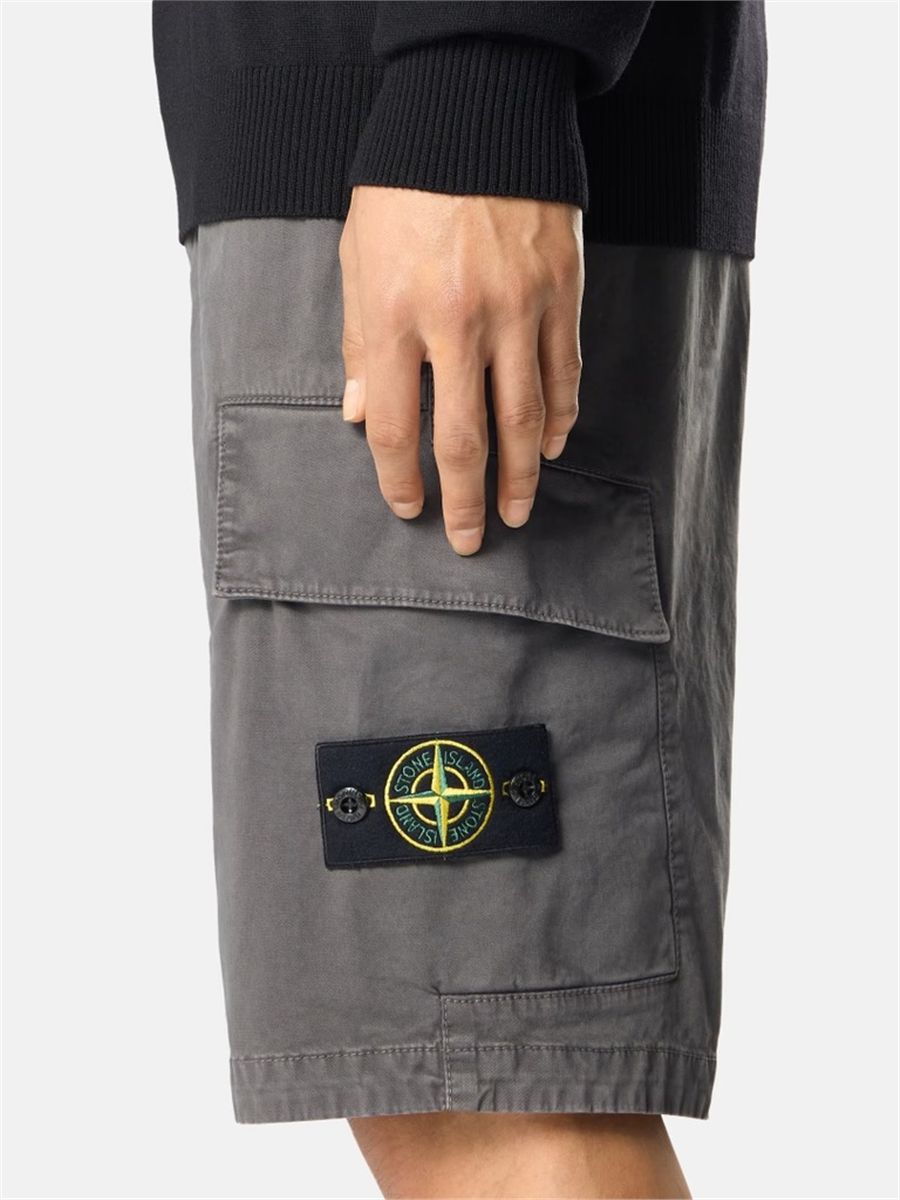 Slim-fit cargo shorts with asymmetrical seams-STONE ISLAND-Verso