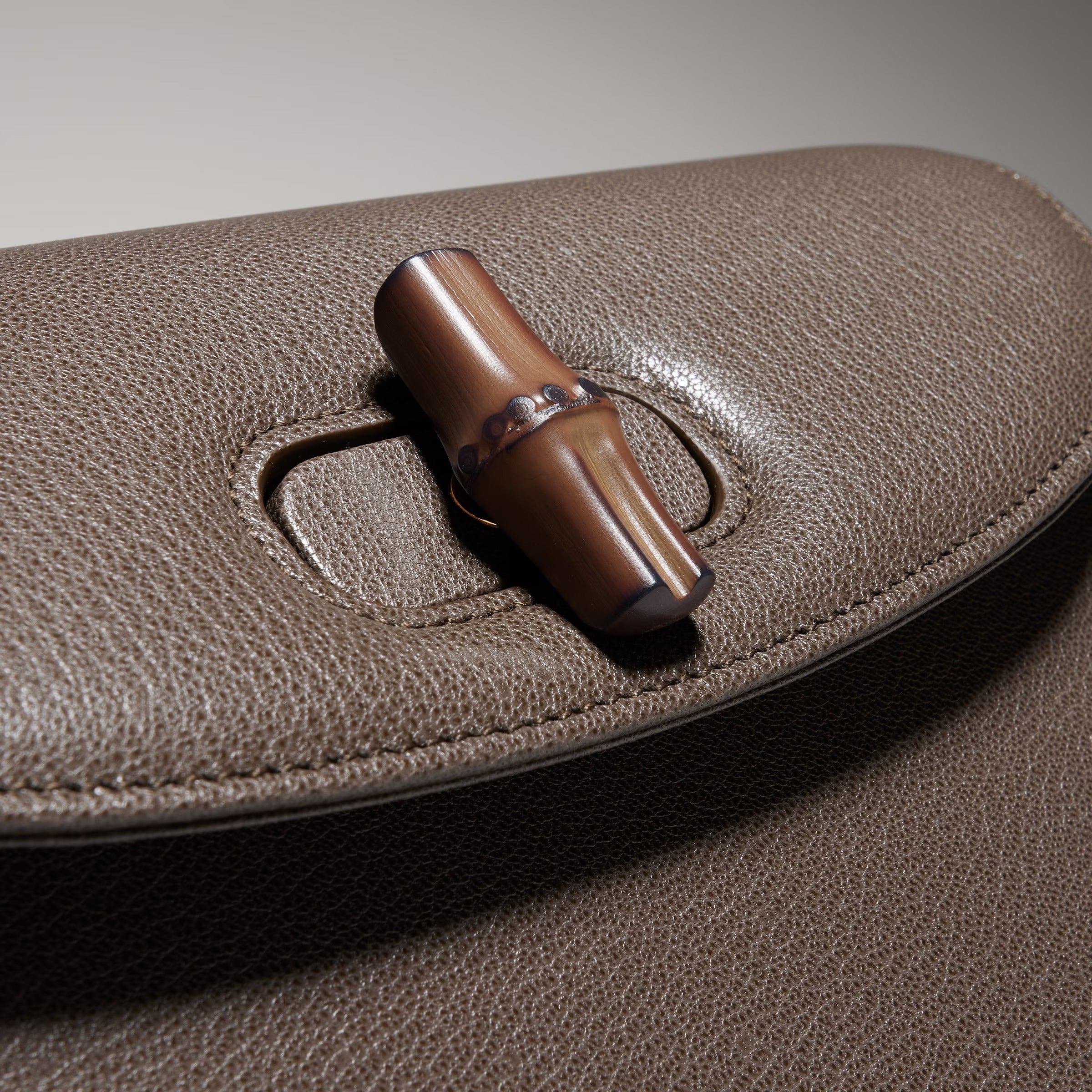 Small shoulder bag with bamboo-GUCCI-Verso
