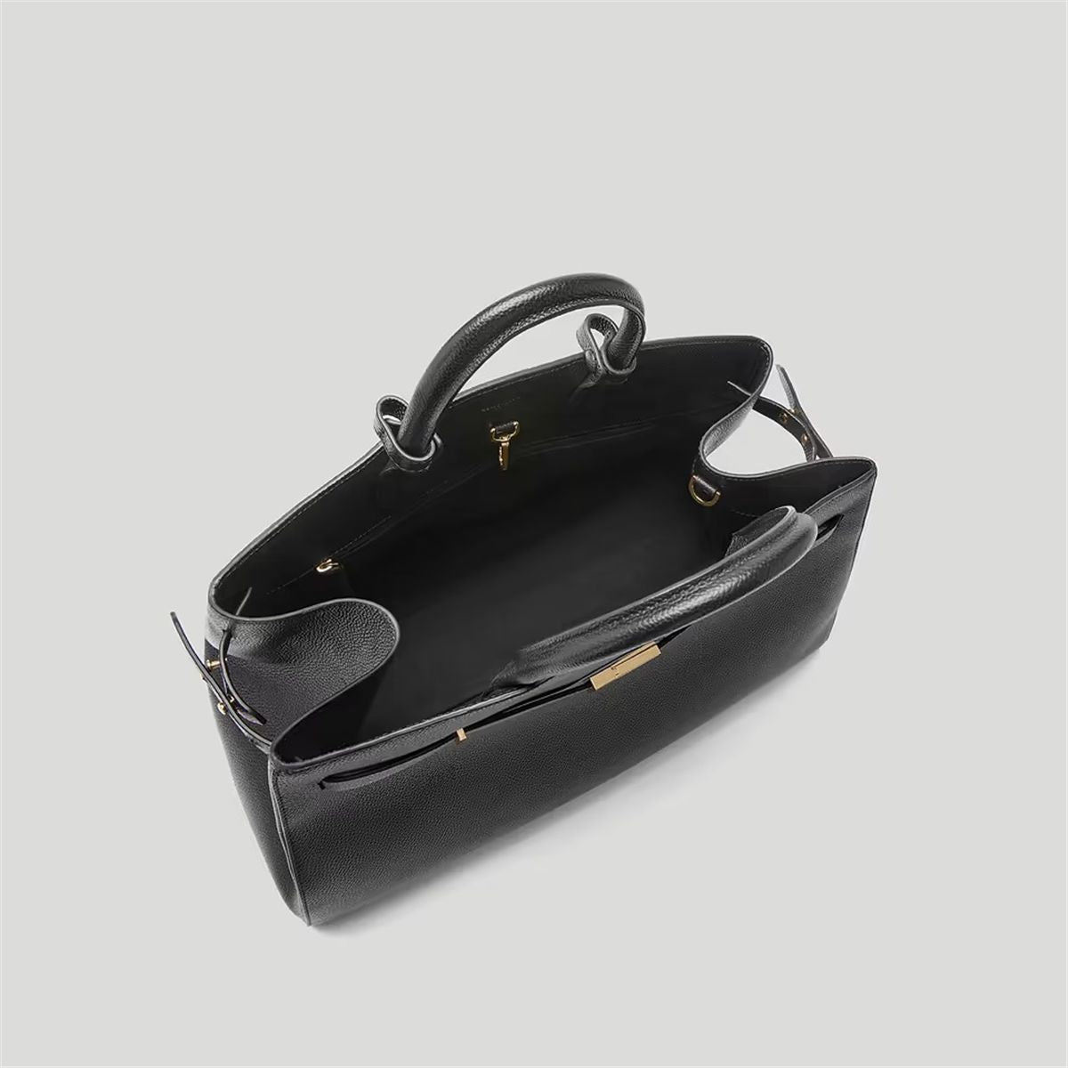 The hudson-DEMELLIER LONDON-Verso