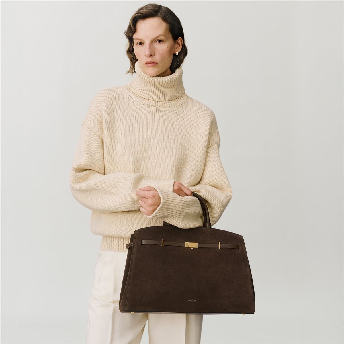 The Hudson-DEMELLIER LONDON-Verso