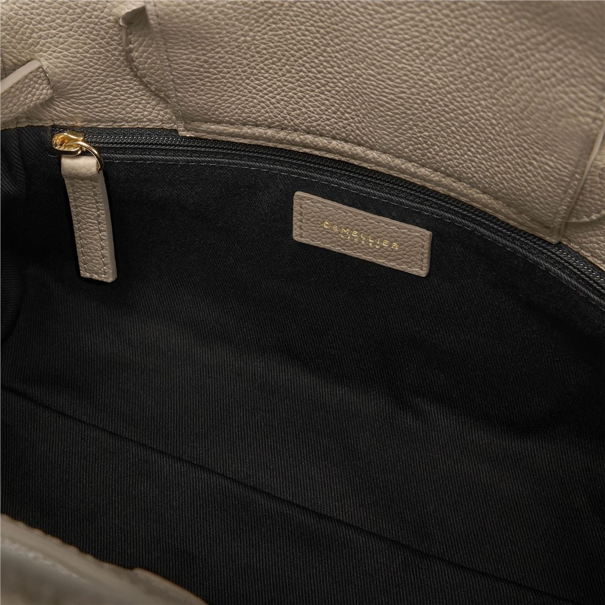 The small hudson-DEMELLIER LONDON-Verso