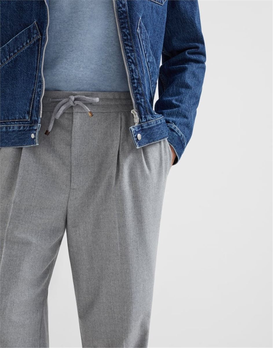 virgin wool flannel leisure fit trousers with drawstring and double pleats-BRUNELLO CUCINELLI-Verso