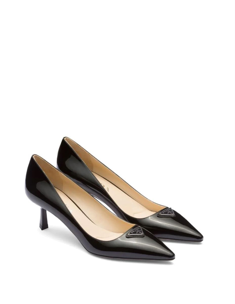 LOGO-PLAQUE PATENT LEATHER PUMPS